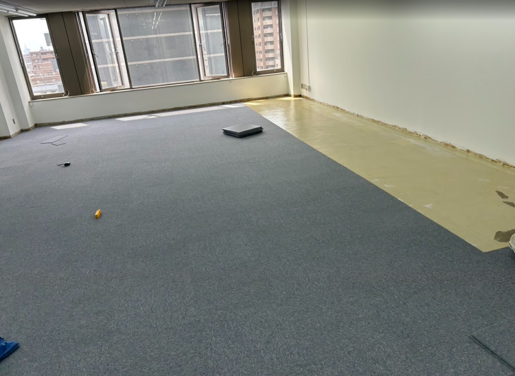 京都市オフィス原状回復工事・床タイルカーペットの全面張り替え施工(above建築工房)