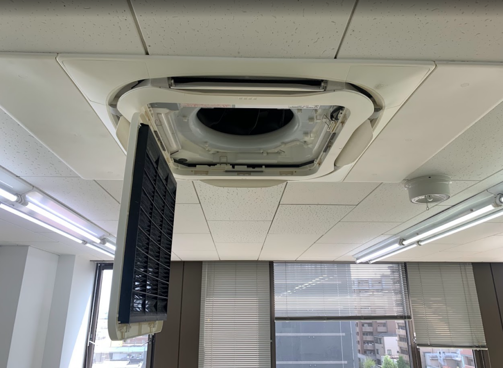 京都市のオフィスビル原状回復工事・内装仕上げおよび美装完了後の室内(above建築工房)