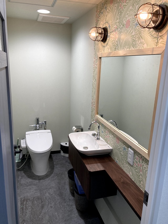 事務所の女子トイレ改装工事 施工後（After）おしゃれな内装仕上げ