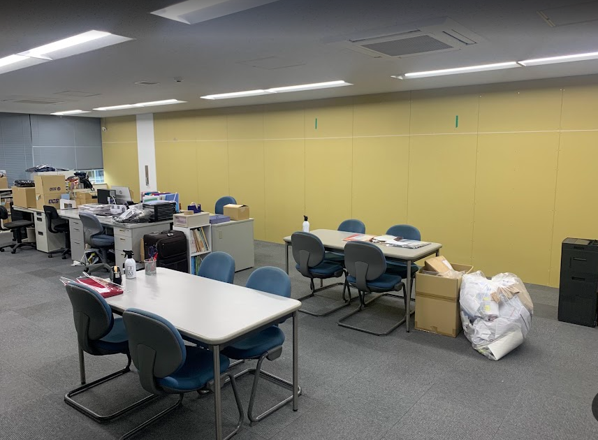 梅田 オフィス区画分割 軽鉄（LGS）間仕切り壁の断熱材充填と石膏ボード二重張り施工