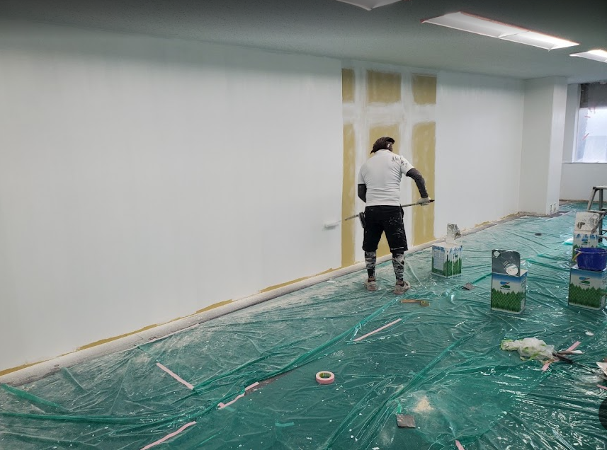 大阪市北区 オフィス原状回復 間仕切り壁のパテ下地処理と天井・壁面塗装工事